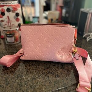 Louis Vuitton crossbody handbag (not authentic)